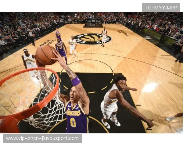 MLB外场冲刺接杀成为赛季最佳回放之一